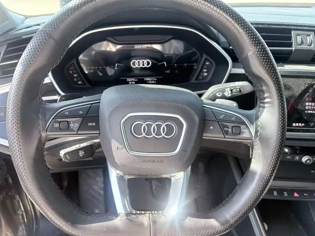 AUDI Q3
