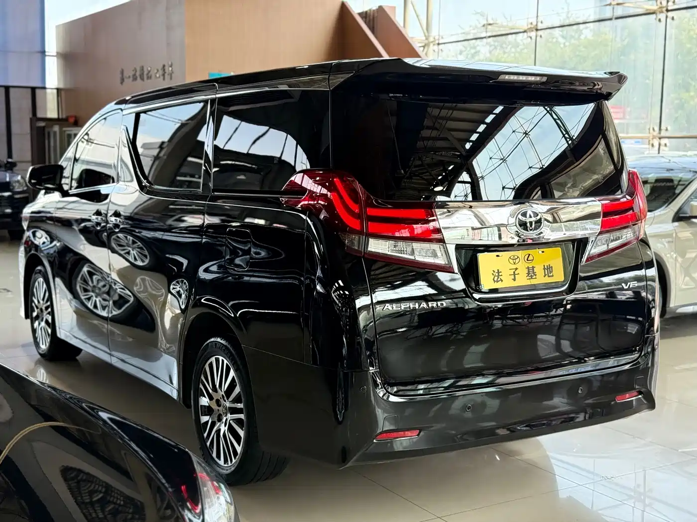 صورة 18 - Toyota Alphard