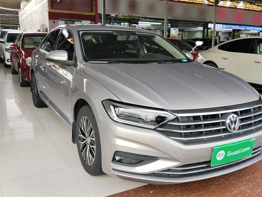 VOLKSWAGEN SAGITAR