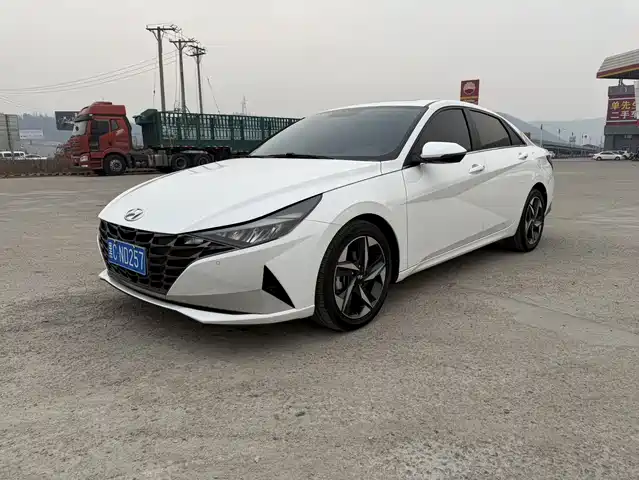 HYUNDAI ELANTRA