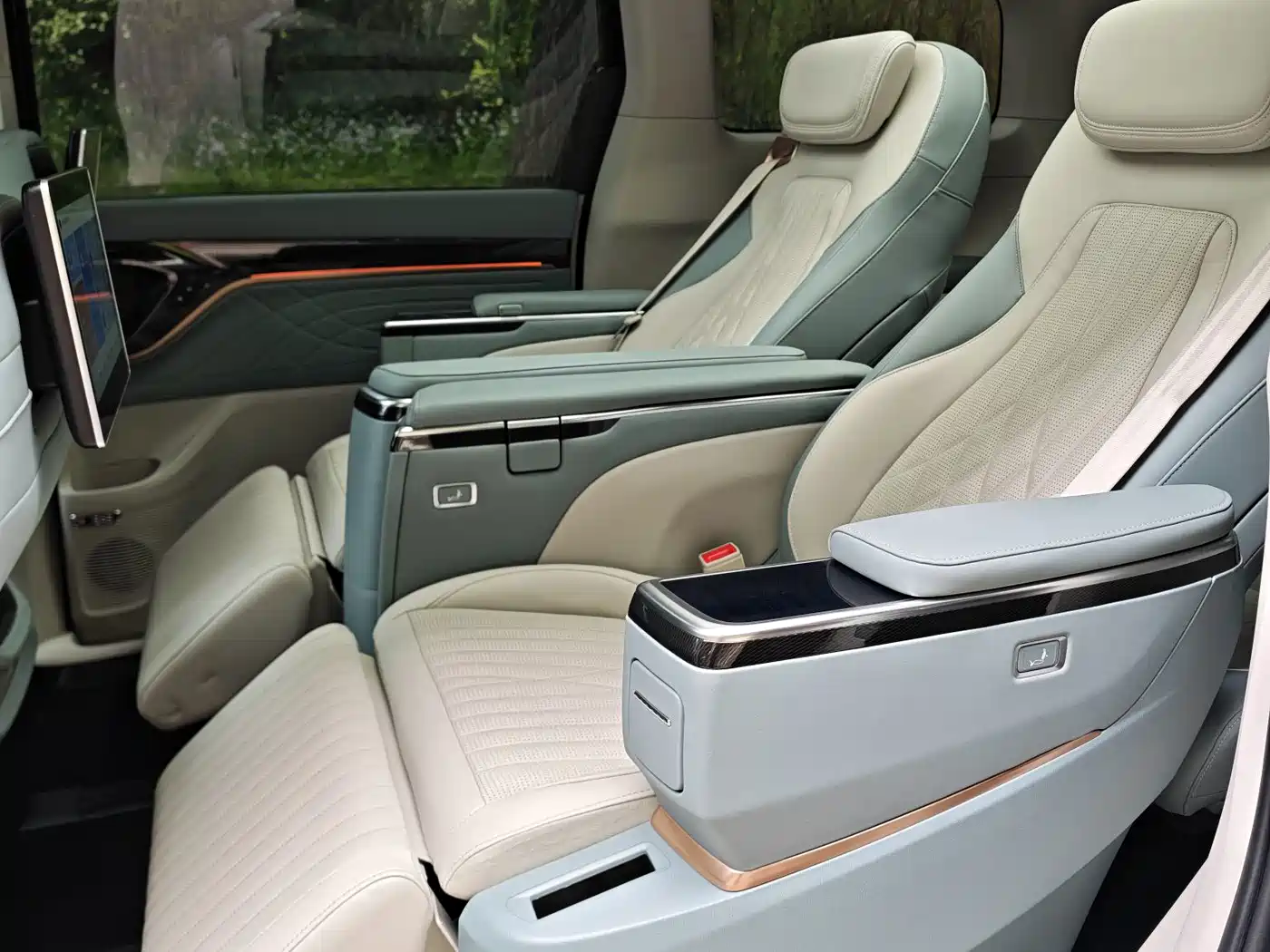 SAIC Maxus Maxus G90 2023 2023 2.0T Interstellar Six-Seater Edition