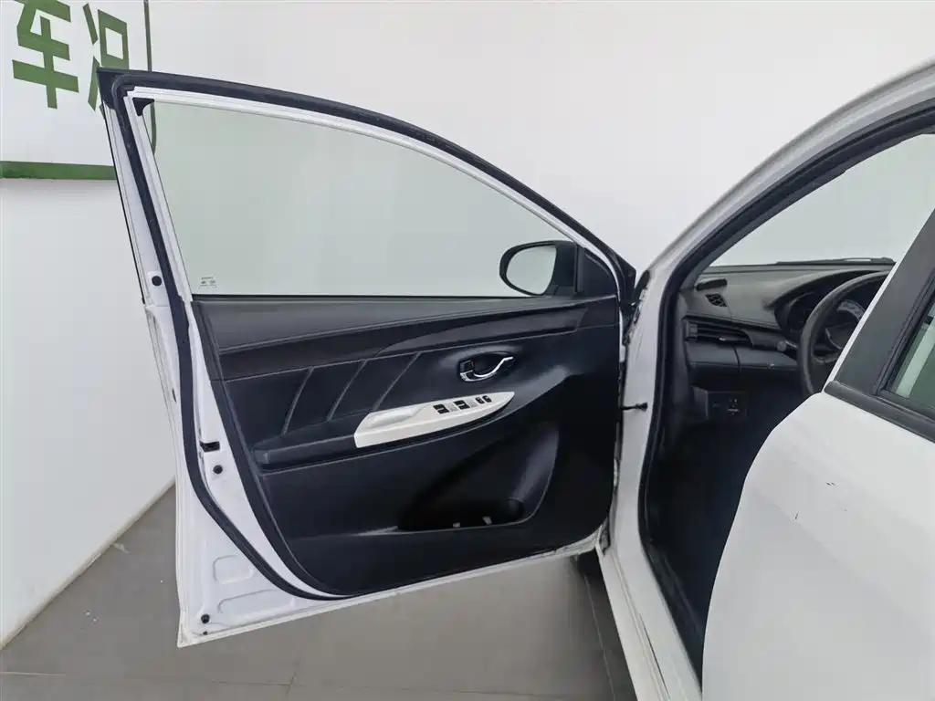 Toyota YARiS L Zhi Xuan 2015 1.5G Auto Sunroof Special Edition фото 8