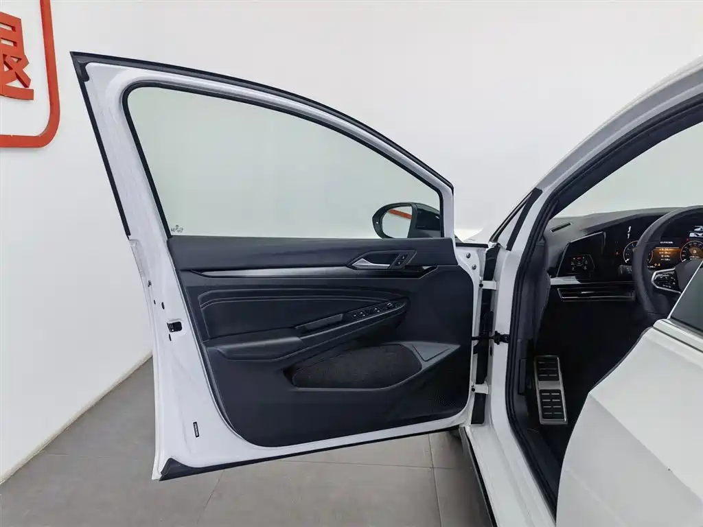 Volkswagen Golf 2021 280TSI DSG R-Line фото 8