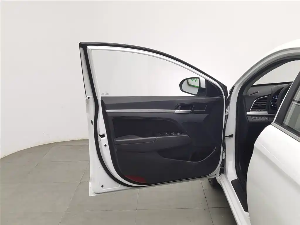 Hyundai Elantra 2016 Model 1.6L Automatic Smart Elite фото 8