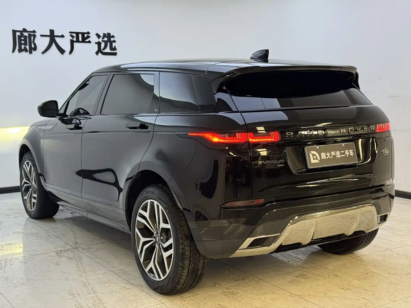 Land Rover Range Rover Evoque 2023 Range Rover Evoque L 249PS Luxury Edition фото 16