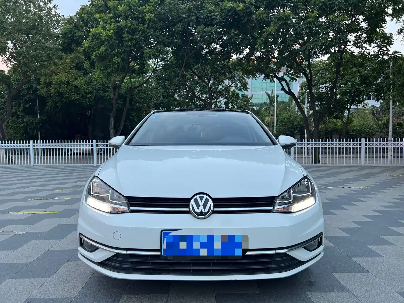 VOLKSWAGEN GOLF