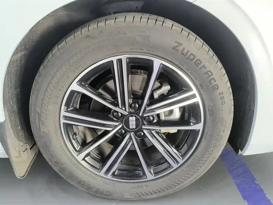 Geely Galaxy Galaxy A7 2025 EM-i 70km Luxury Edition фото 6