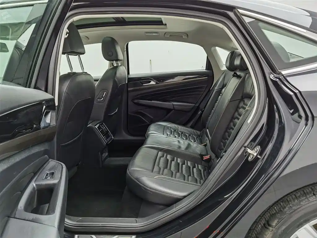 Volkswagen Passat 2019 330TSI Elite Version China VI фото 15
