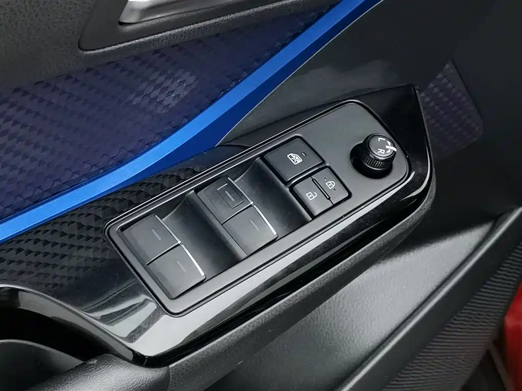Toyota IZOA 2020 2.0L Yi Chi Edition фото 9