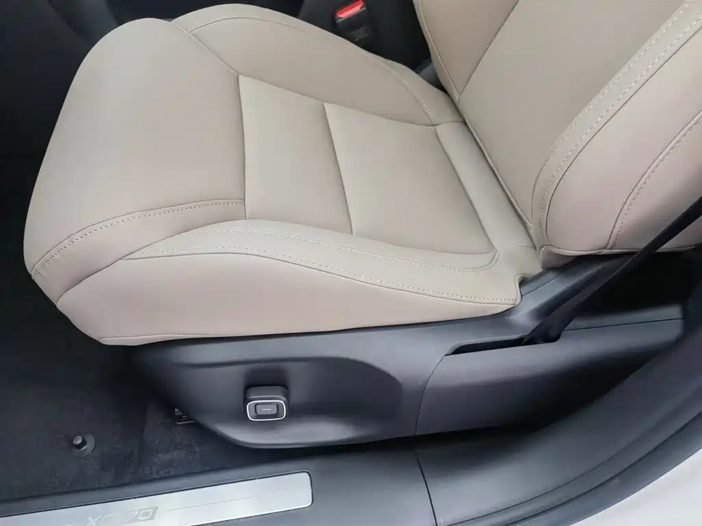 VOLVO XC70 PLUG-IN HYBRID