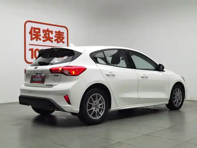 Ford Focus 2021 Hatchback EcoBoost 180 Auto Trend — фото 2