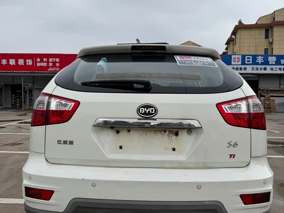 Фото 6 - BYD S6