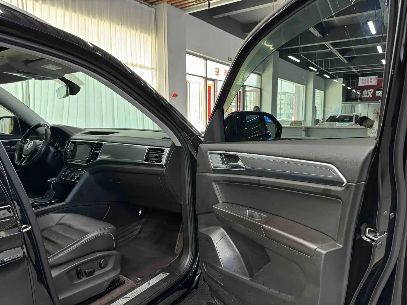 Photo 8 - Volkswagen Teramont