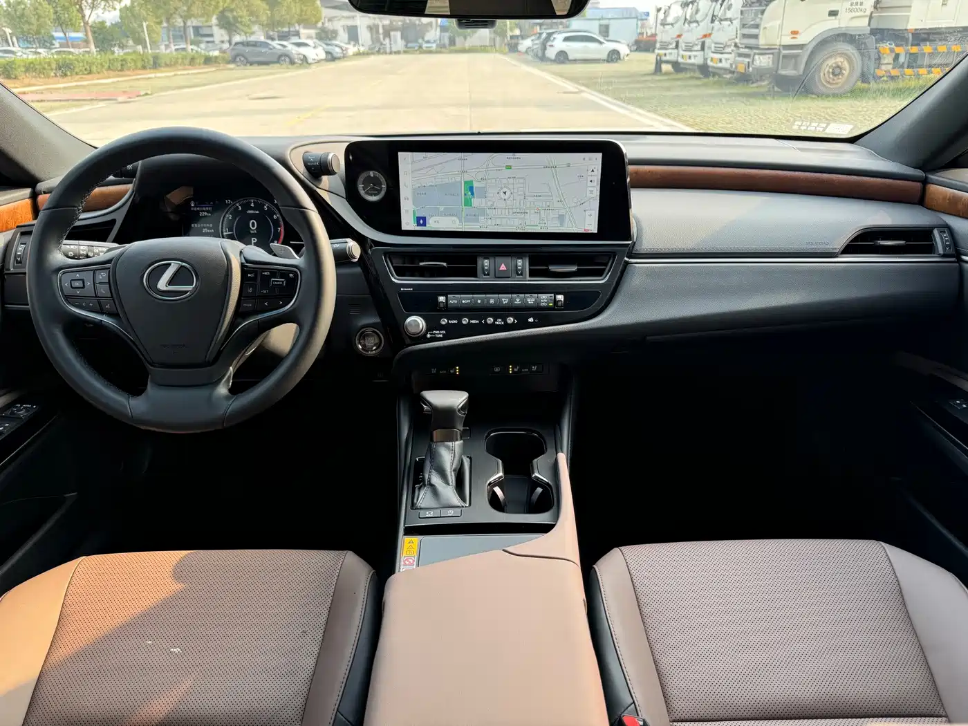 Фото 6 - Lexus ES