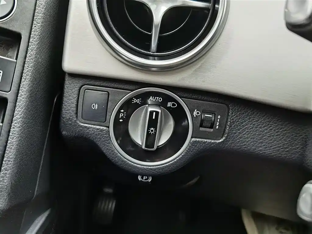 Mercedes-Benz GLK-Class 2015 GLK 260 4MATIC Dynamic Ultimate Edition фото 21