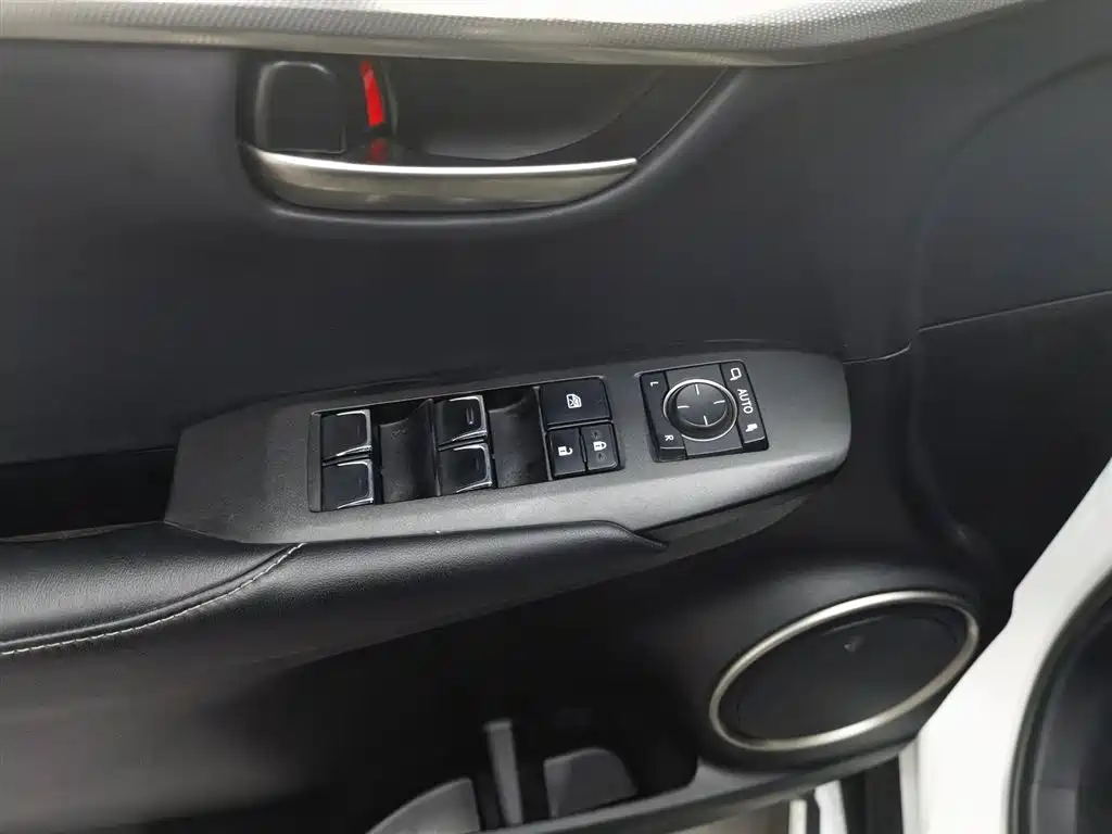 Lexus NX 2017 200 FWD Sharp Edition фото 9