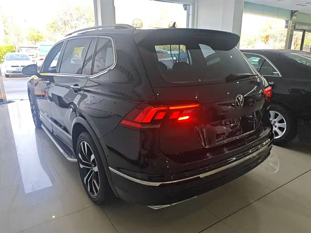 Volkswagen Tiguan L 2021 330TSI Automatic 2WD R-Line Premium фото 23