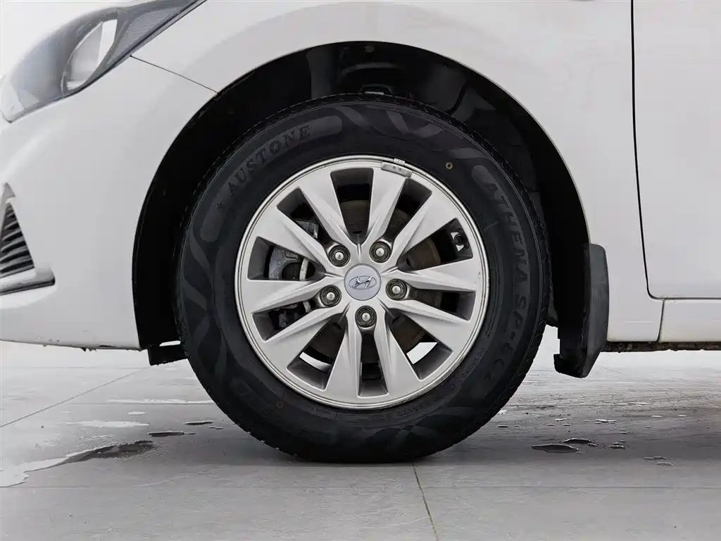 Hyundai Elantra 2020 1.6L Auto GL Pleasing Edition фото 17