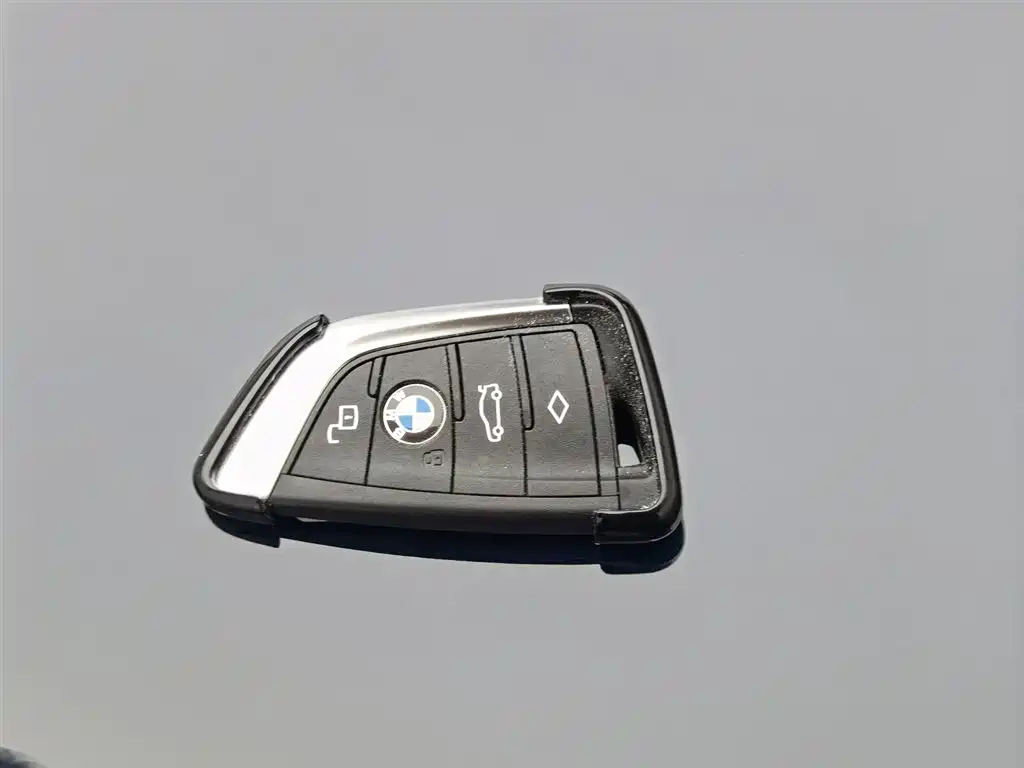 BMW 3 Series 2024 325i M Sport Shadowline Package фото 19