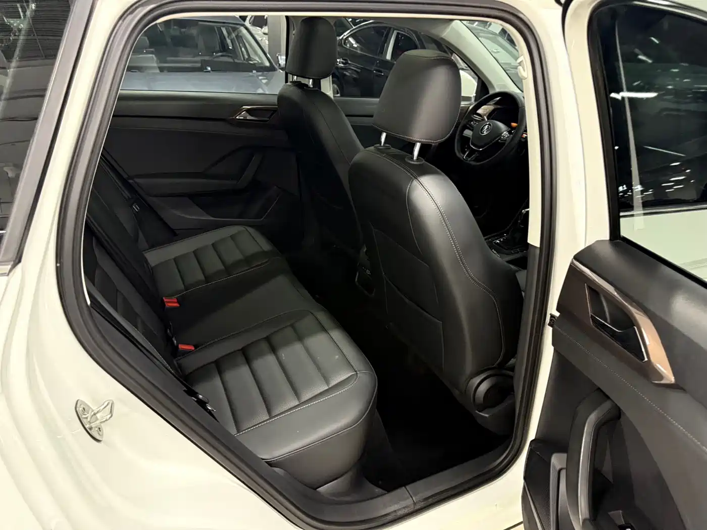 Volkswagen Tharu 2022 280TSI FWD Luxury Edition фото 14