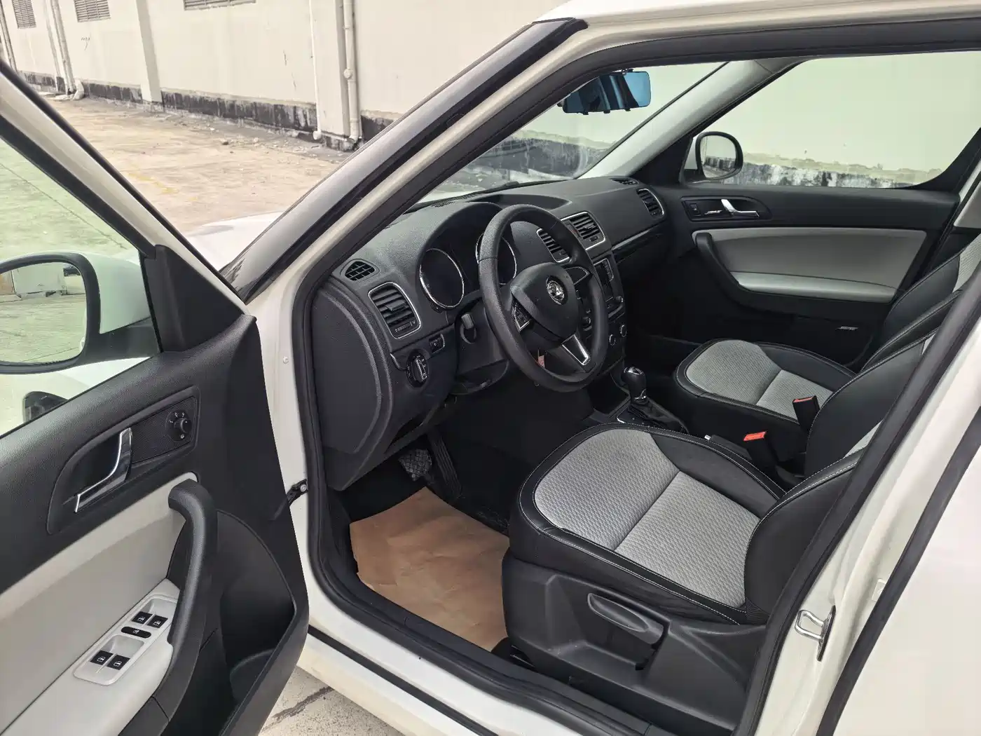 Škoda Yeti 2017 TSI280 DSG Advance фото 7