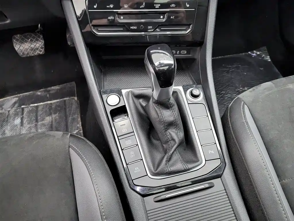 Volkswagen Sagitar 2021 280TSI DSG Luxury Smart Connect фото 13