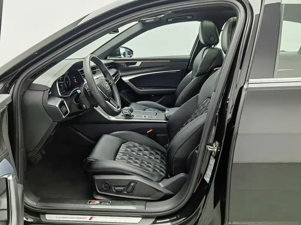 Фото 10 - Audi A6L