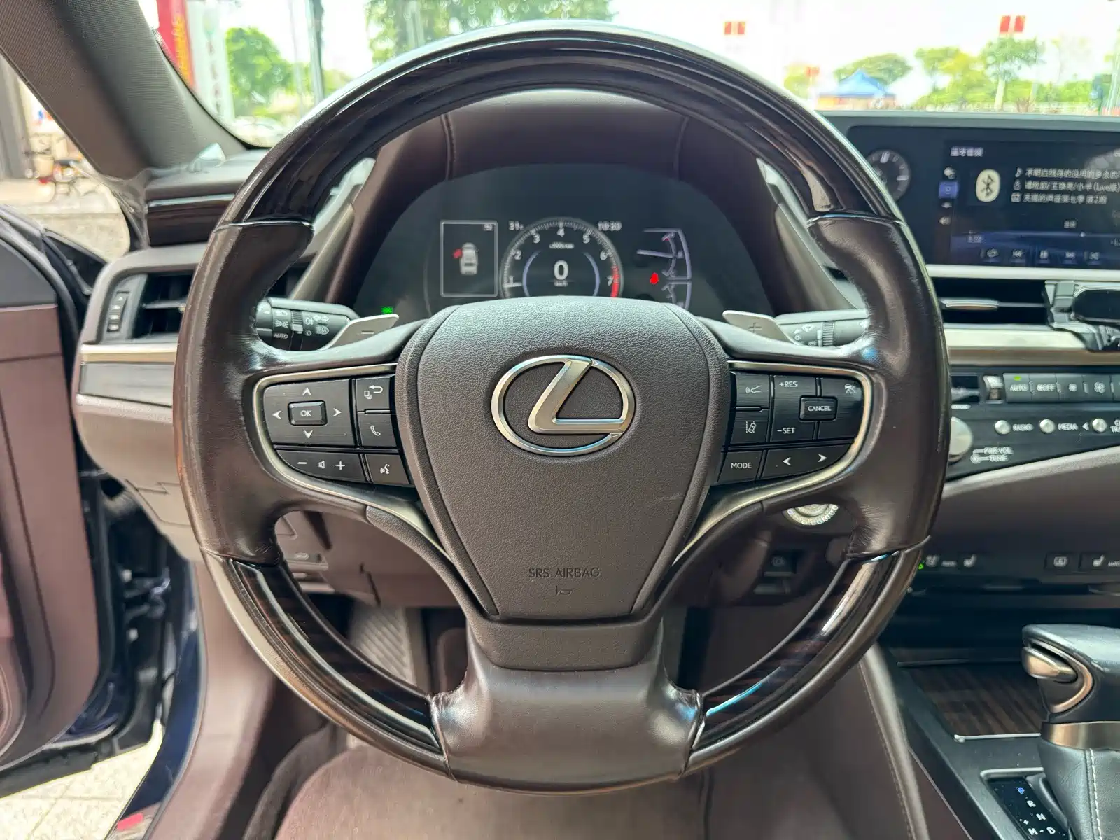 Фото 6 - Lexus ES