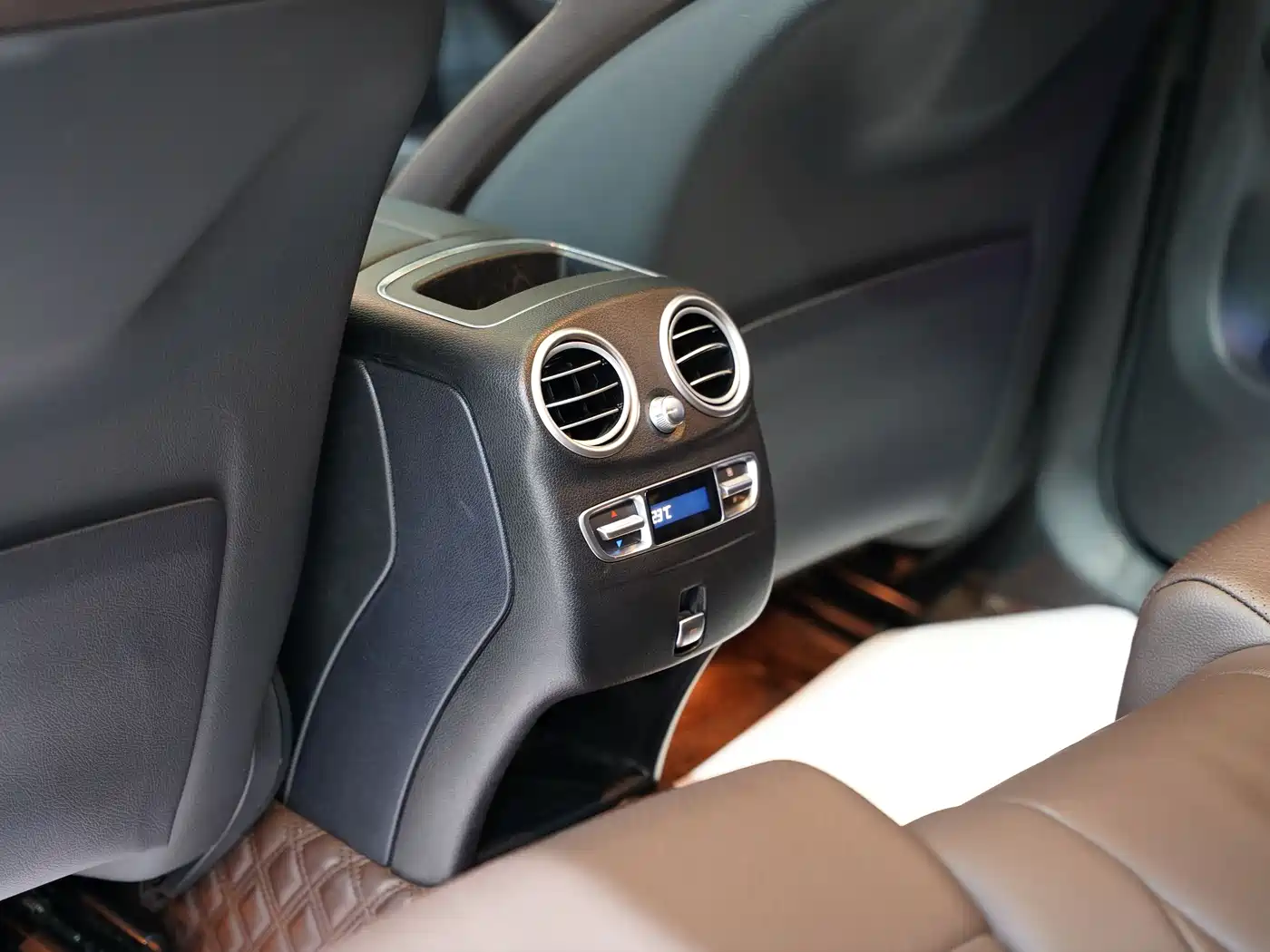 Mercedes-Benz GLC 2022 Facelift II GLC 260 L 4MATIC Luxury фото 16