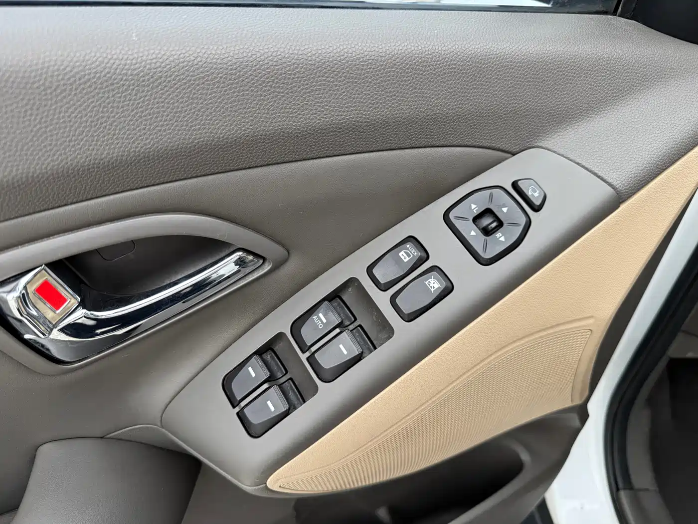 Hyundai Beijing Hyundai ix35 2013 2.0L Auto 2WD Smart GLS China IV фото 23