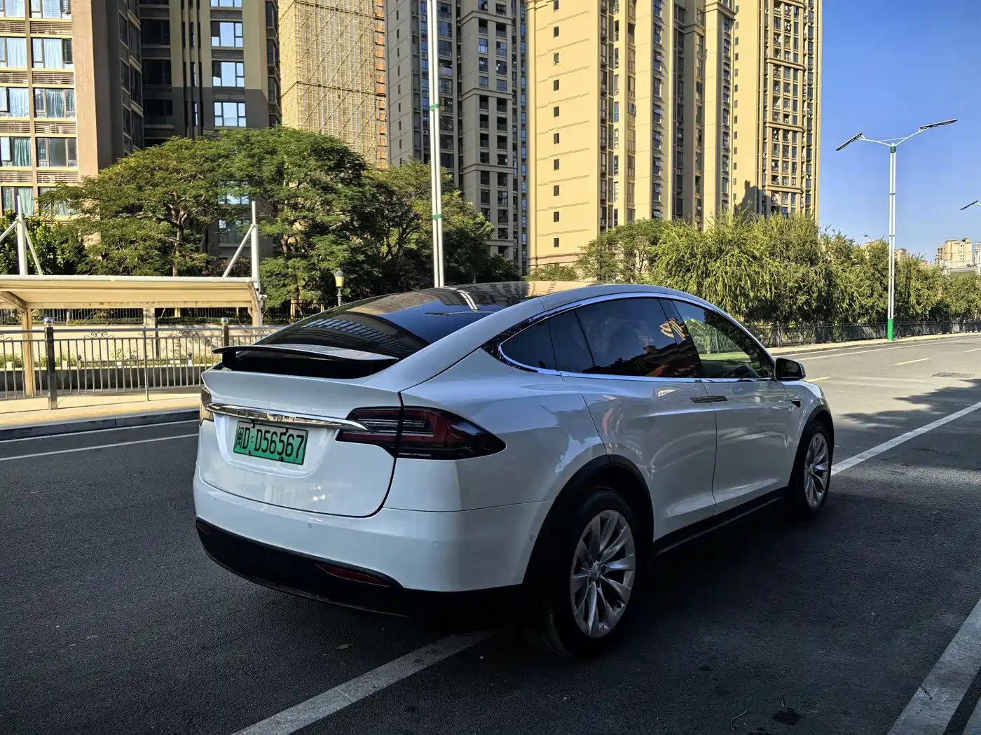 TESLA MODEL X