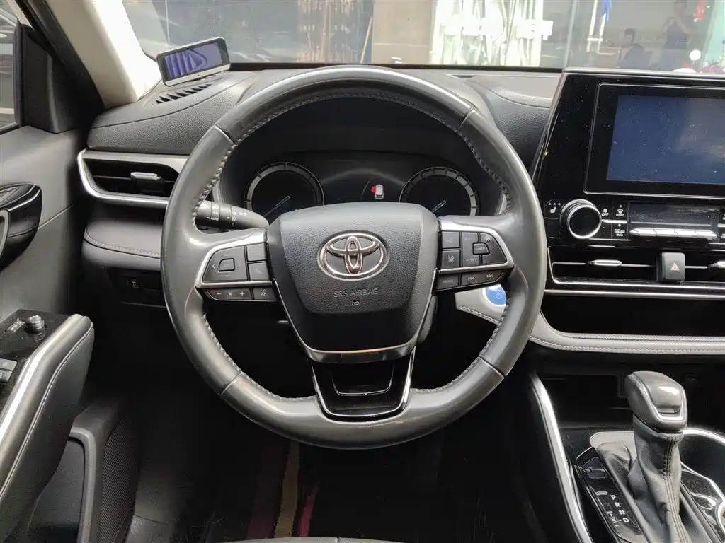 TOYOTA HIGHLANDER