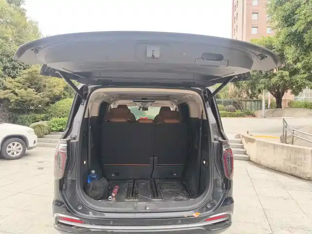 Hongqi HQ9 2023 2.0T Smart Connect Flag Enjoy Edition — фото 5