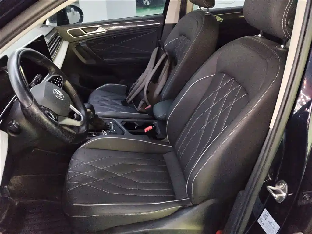 Volkswagen Tiguan L 2022 330TSI Auto 2WD R-Line Premium Edition фото 15