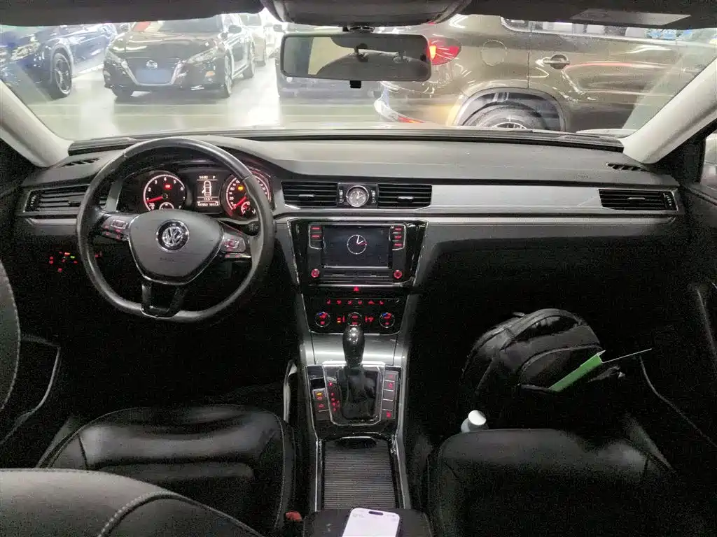 Volkswagen Passat 2016 330TSI DSG Honor Edition фото 6