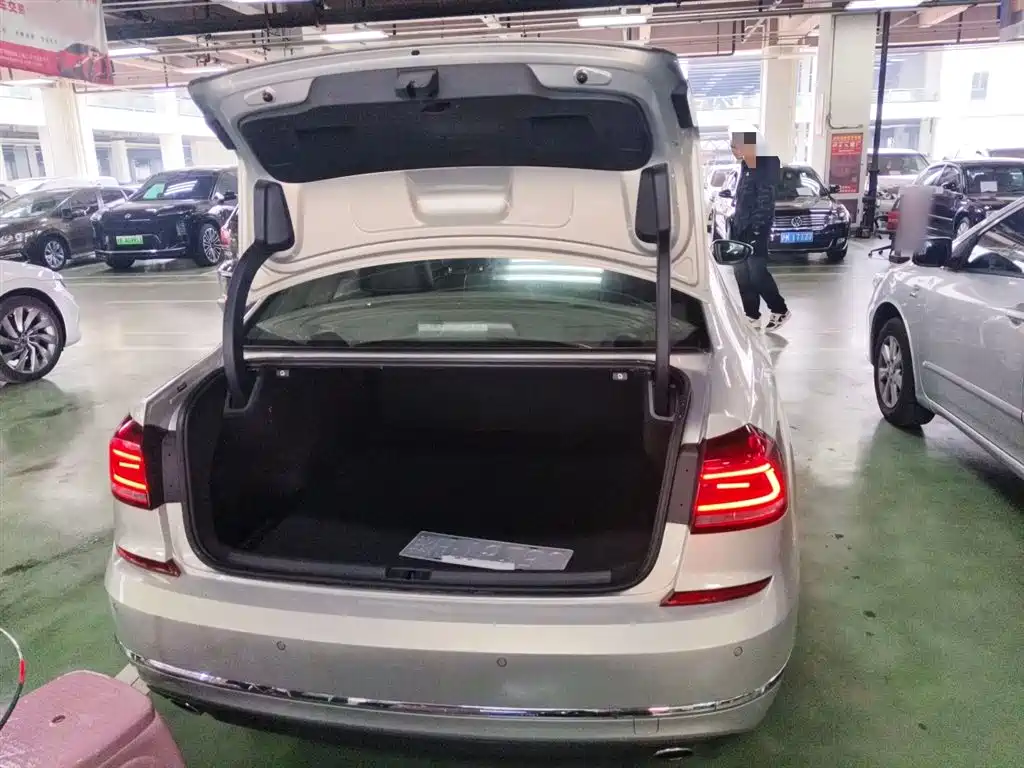 Volkswagen Passat 2016 330TSI DSG Honor Edition фото 15