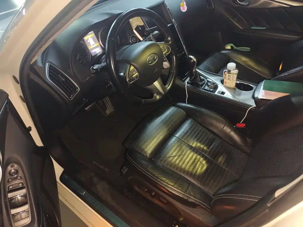 Photo 11 - Infiniti Q50L