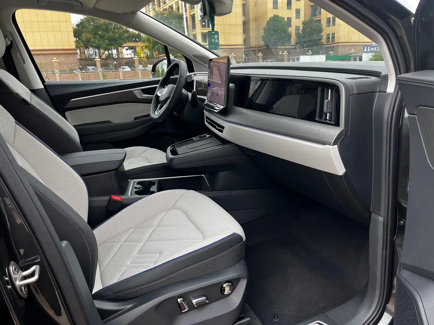 Volkswagen Talagon 2025 450TSI R-Line 6-Seater фото 10