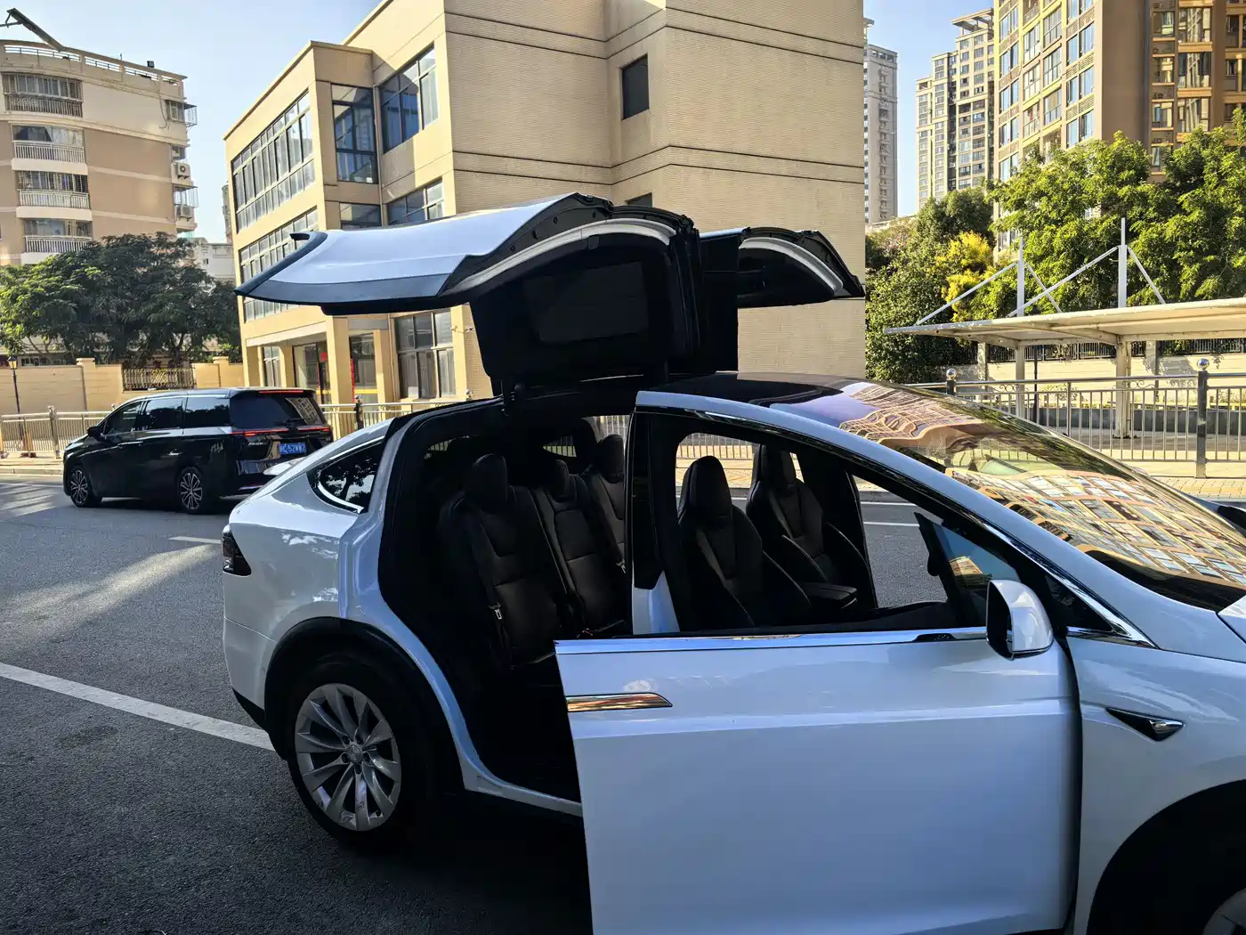 TESLA MODEL X