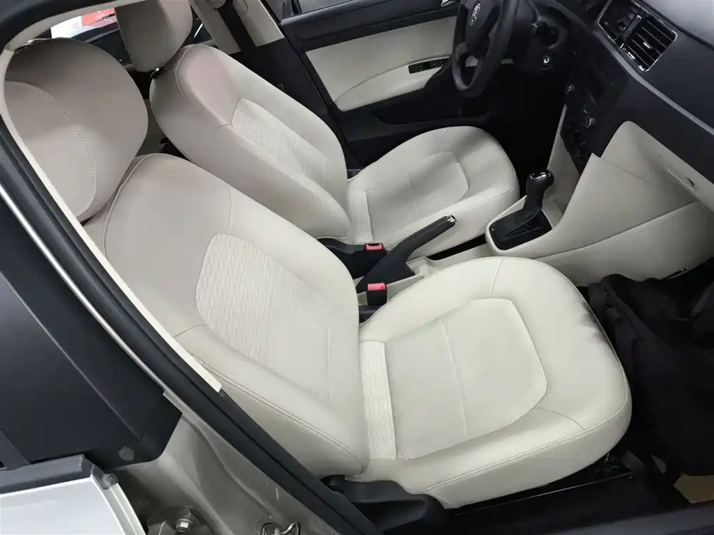 Škoda Rapid 2013 1.6L Automatic Smart Selection фото 25