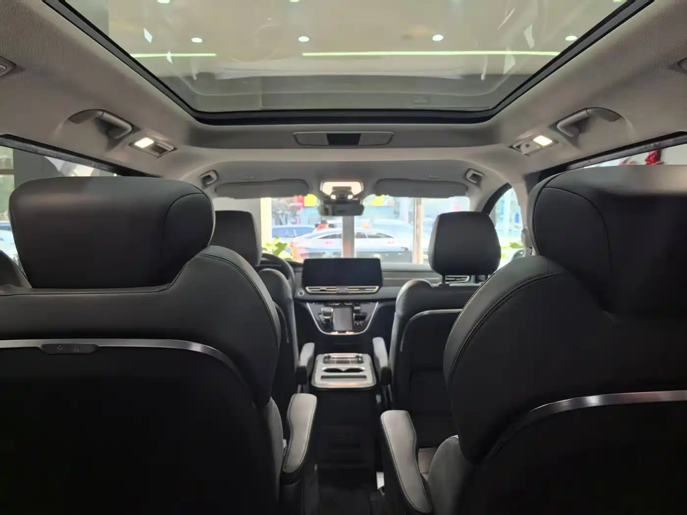 Hongqi HQ9 PHEV 2024 Model 2.0T AWD Business Edition фото 12