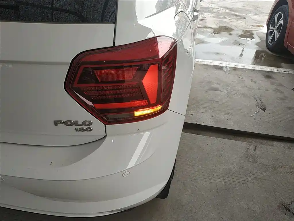 Volkswagen Polo 2019 Plus 1.5L Automatic Panorama Enjoyment Edition фото 8