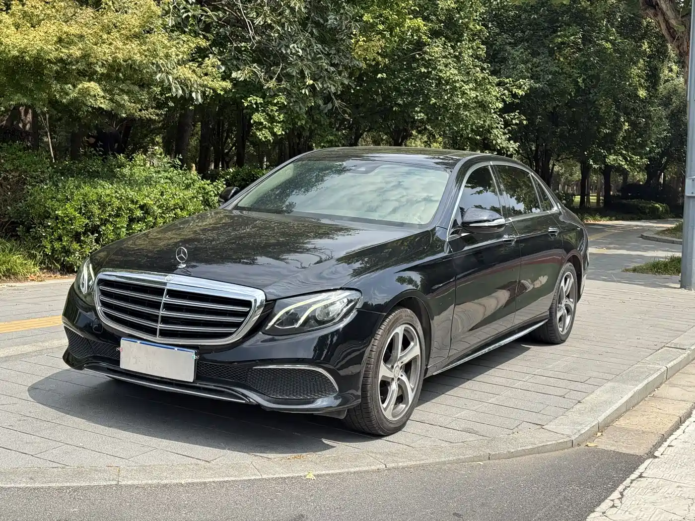 Фото 1 - Mercedes-Benz E-Class