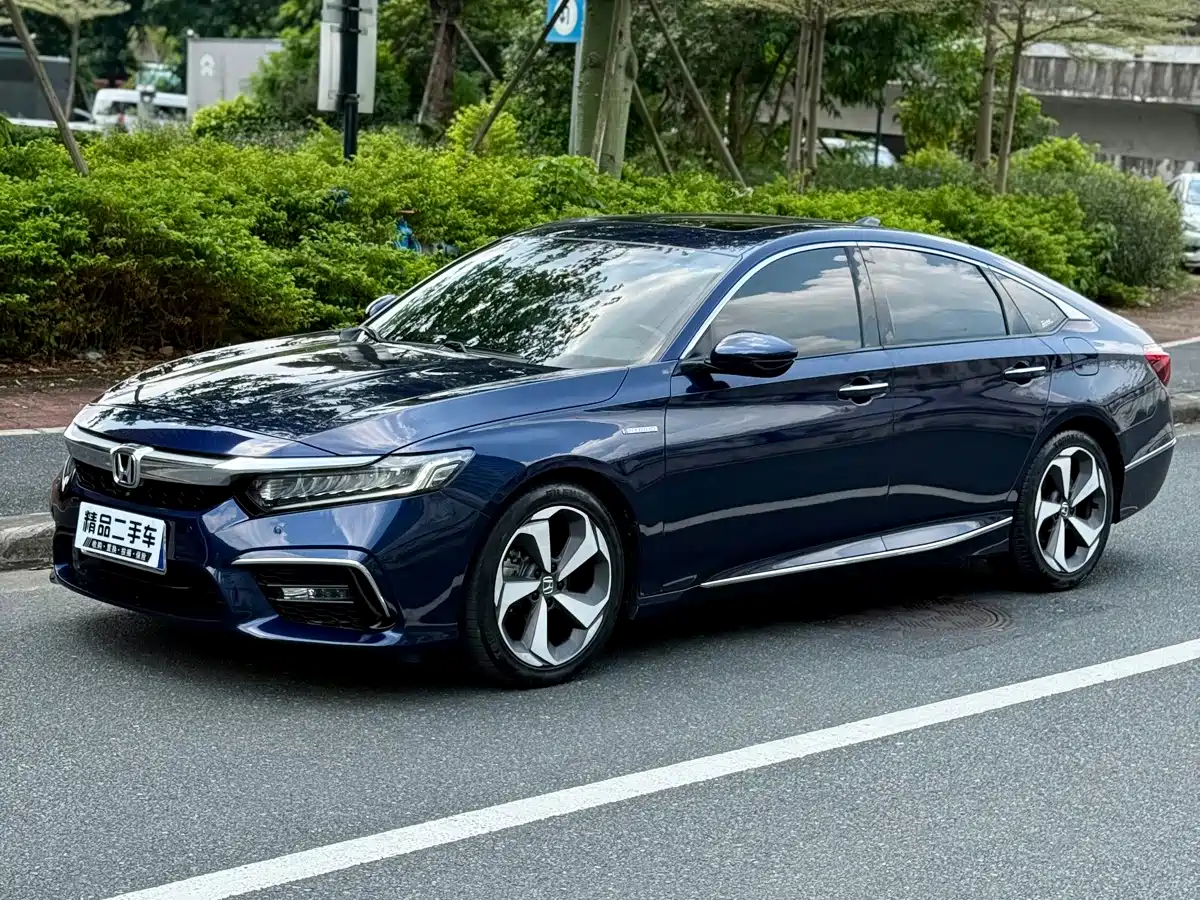 Фото 1 - Honda Inspire