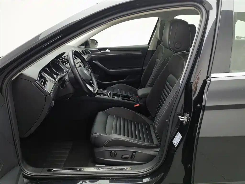 Volkswagen Magotan 2020 330TSI DSG Leading фото 10