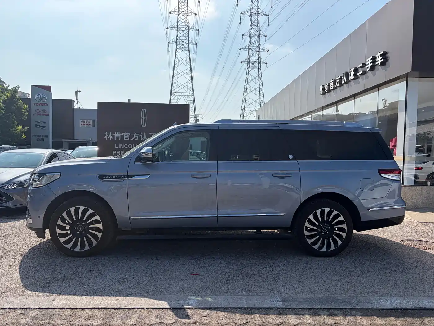 Lincoln Navigator 2024 2022 3.5T Presidential Edition