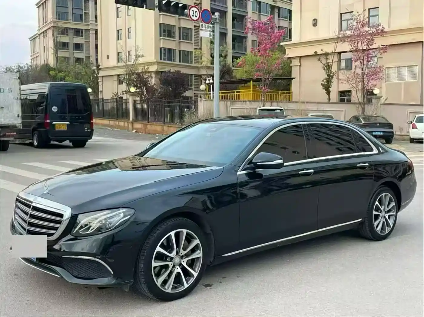 Mercedes-Benz E-Class 2016 E 300 L Fashion Type