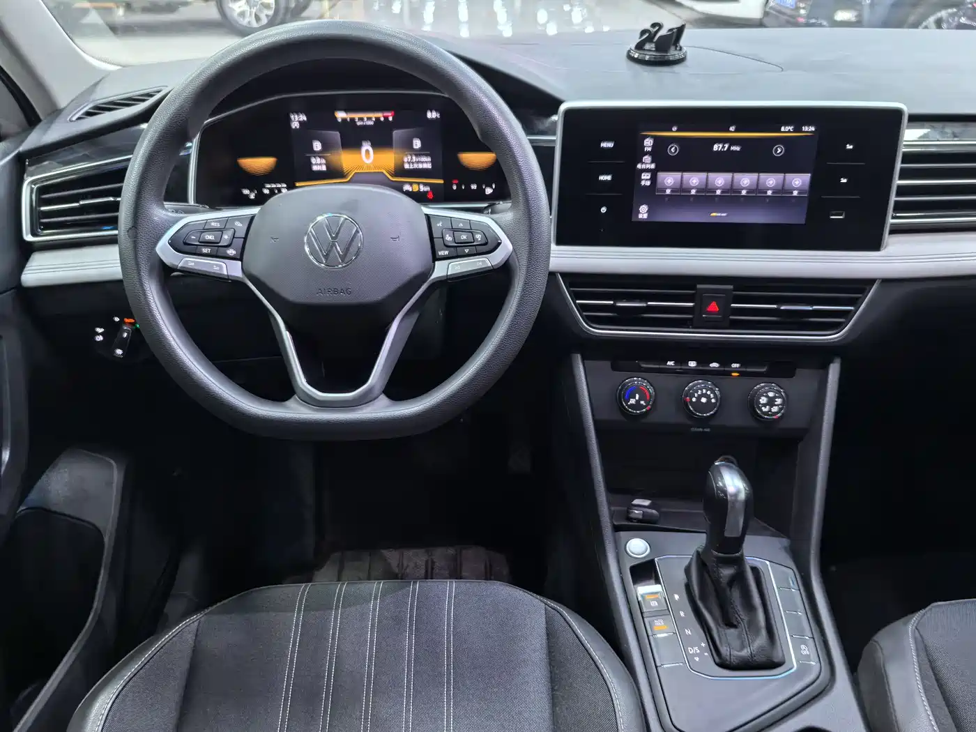 Volkswagen Tiguan L 2022 330TSI Automatic 2WD Comfort Edition фото 6