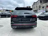 Photo 4 - Volkswagen Tiguan L