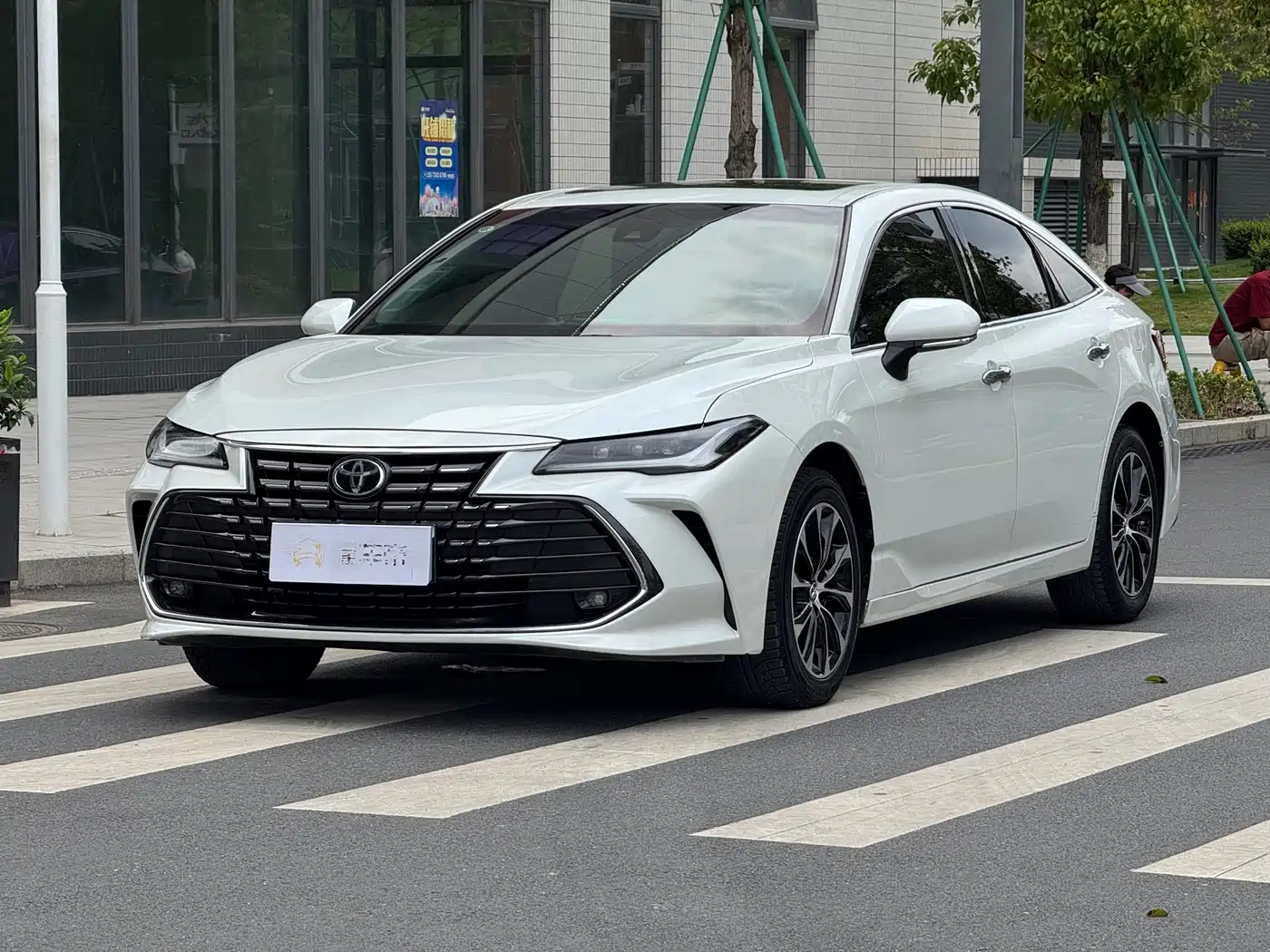Toyota Avalon 2023 2.0L Luxury Edition фото 3